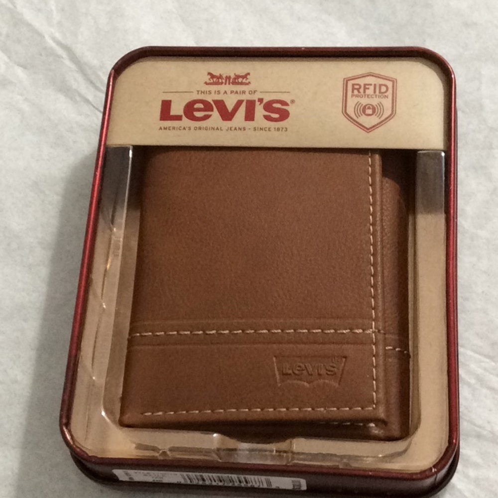 Levi’s RFID Tan Trifold Wallet